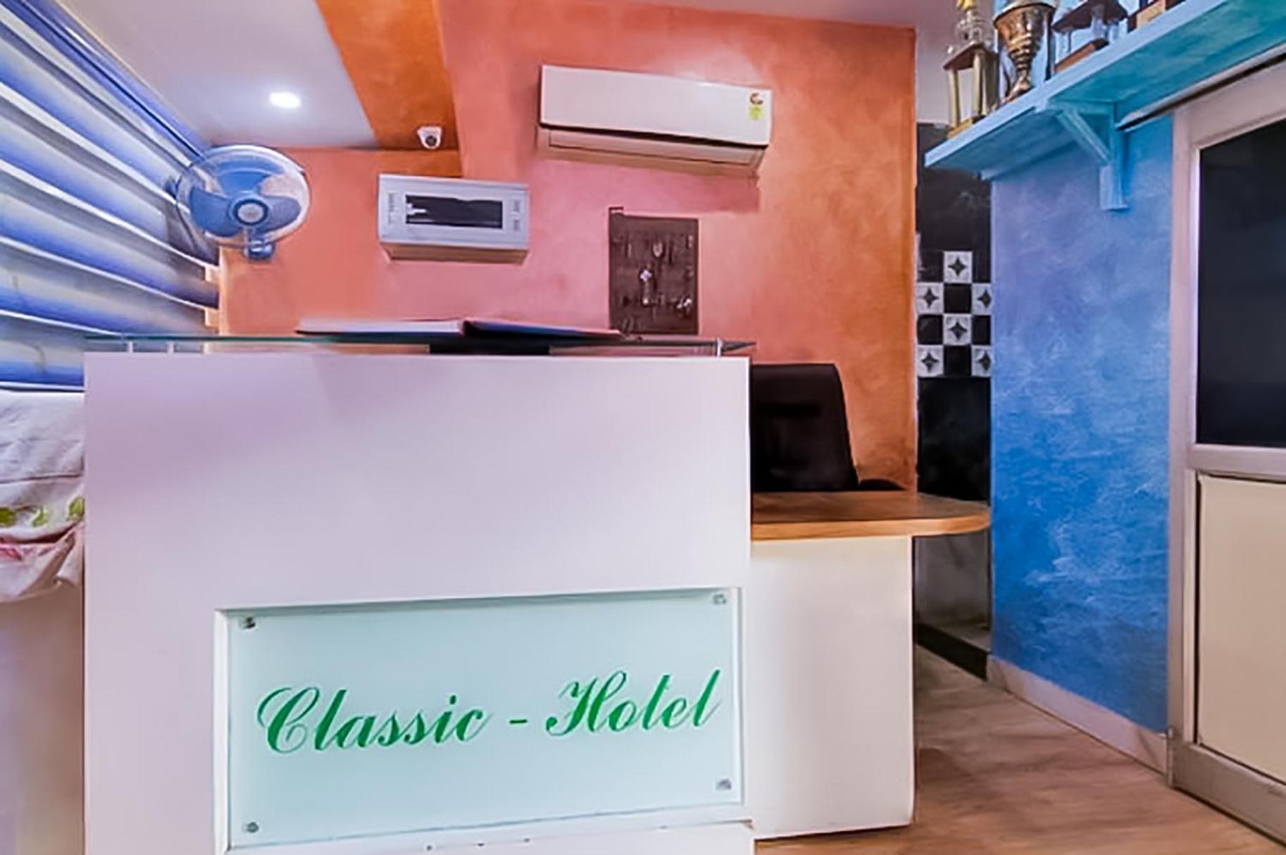 Hotel Classical Opposite Nizamuddin Railway Station 뉴델리 외부 사진